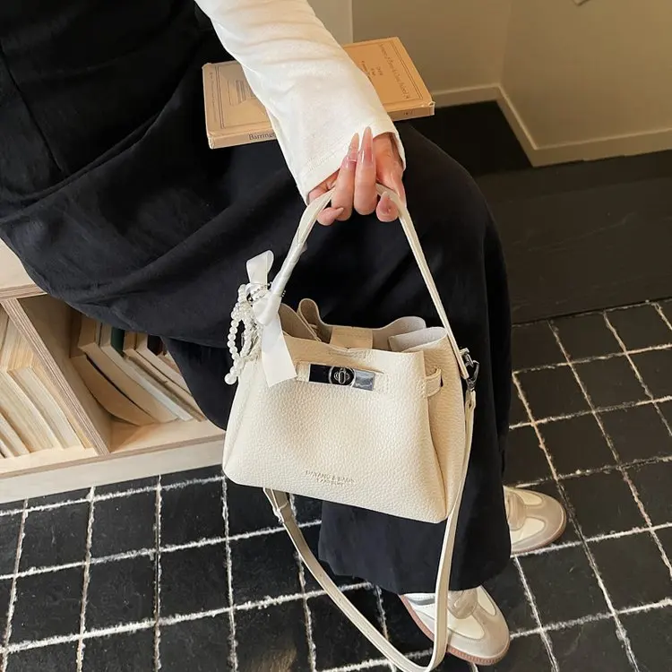 Retro Hong Kong Style Messenger Bag Classic Nostalgic Design Stylish Bag For Daily Travel And Trendy Wear
Retro Hong Kong Style Messenger Bag Classic Nostalgic Design Stylish Bag For Daily Travel And Trendy Wear
