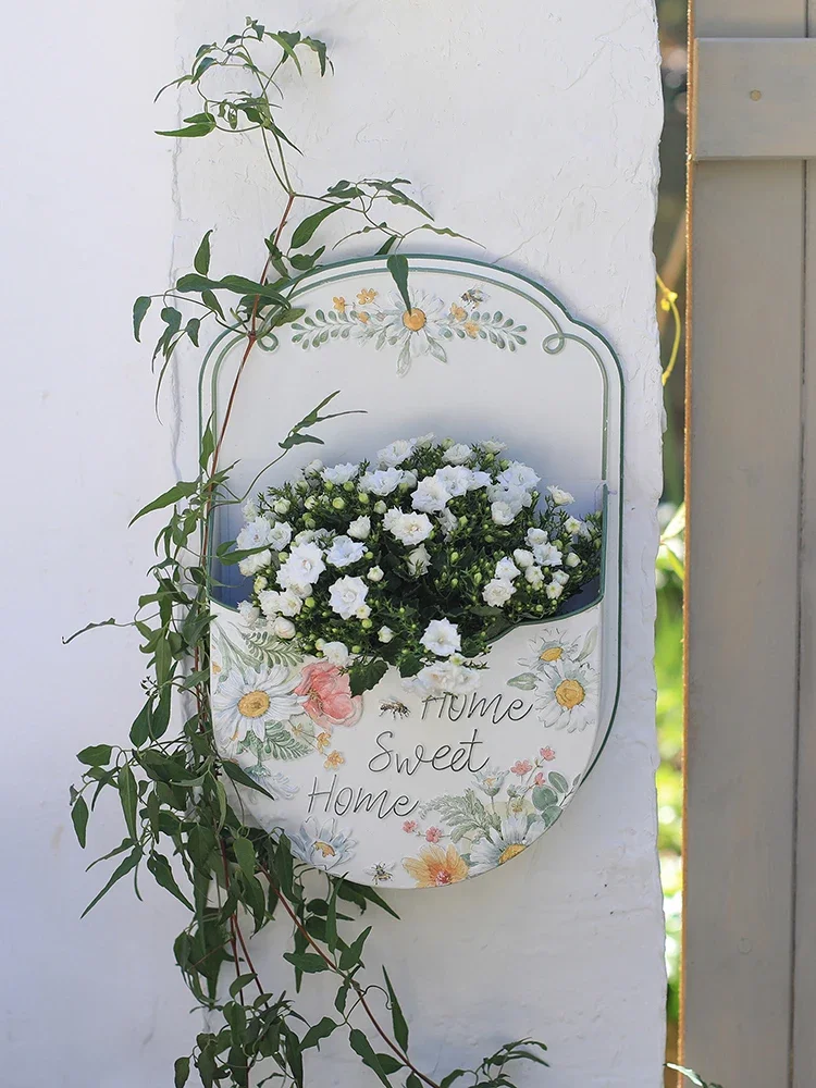 Sendeyuan European retro wall-mounted flower basket villa garden courtyard outdoor indoor decoration flower
Sendeyuan European retro wall-mounted flower basket villa garden courtyard outdoor indoor decoration flower