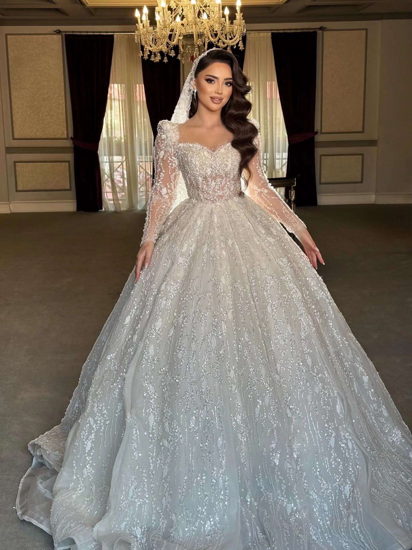 Luxurious Shiny Lace Crystal Bead Women's Wedding Dress Sexy Strapless Transparent Sleeve Dance Vestido De Noiva Customized
Luxurious Shiny Lace Crystal Bead Women's Wedding Dress Sexy Strapless Transparent Sleeve Dance Vestido De Noiva Customized