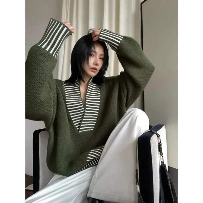 Autumn and Winter Unique and Unique Design Silhouette V-neck Sweater Niche Green Contrast Striped Soft Waxy Top
Autumn and Winter Unique and Unique Design Silhouette V-neck Sweater Niche Green Contrast Striped Soft Waxy Top