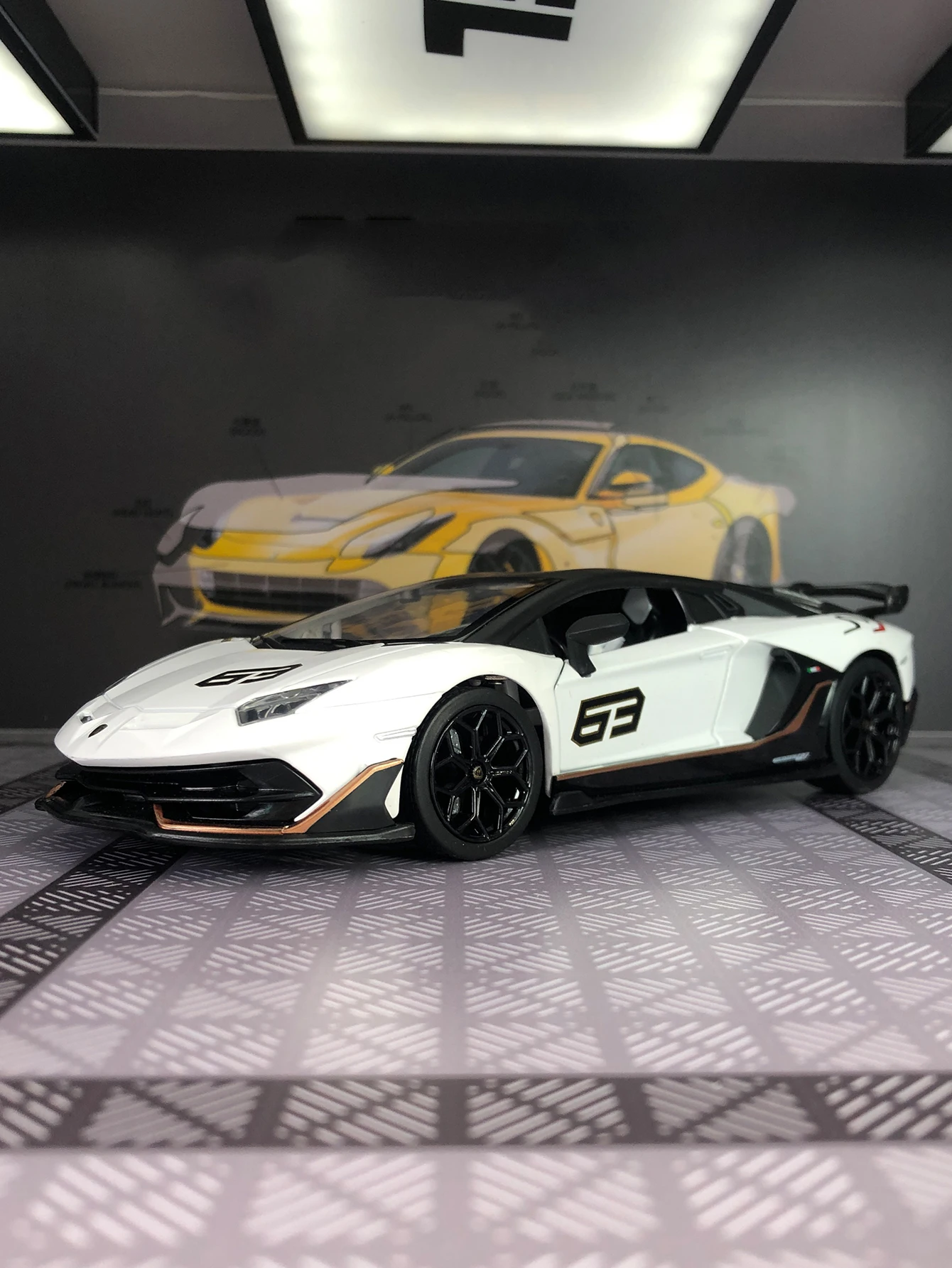 CCA 1:24 simulation zinc alloy Lamborghini Aventador SVJ63 model car, static ornament, metal collectible gift car
CCA 1:24 simulation zinc alloy Lamborghini Aventador SVJ63 model car, static ornament, metal collectible gift car