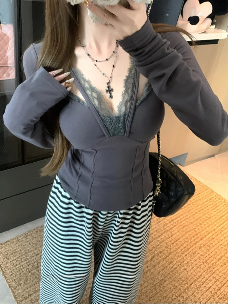 Gray Lace Splice V-Neck Long Sleeve Base Shirt Women's Autumn Winter Waist-Cinching Inner Wear with Built-In Chest Pad Top
Gray Lace Splice V-Neck Long Sleeve Base Shirt Women's Autumn Winter Waist-Cinching Inner Wear with Built-In Chest Pad Top