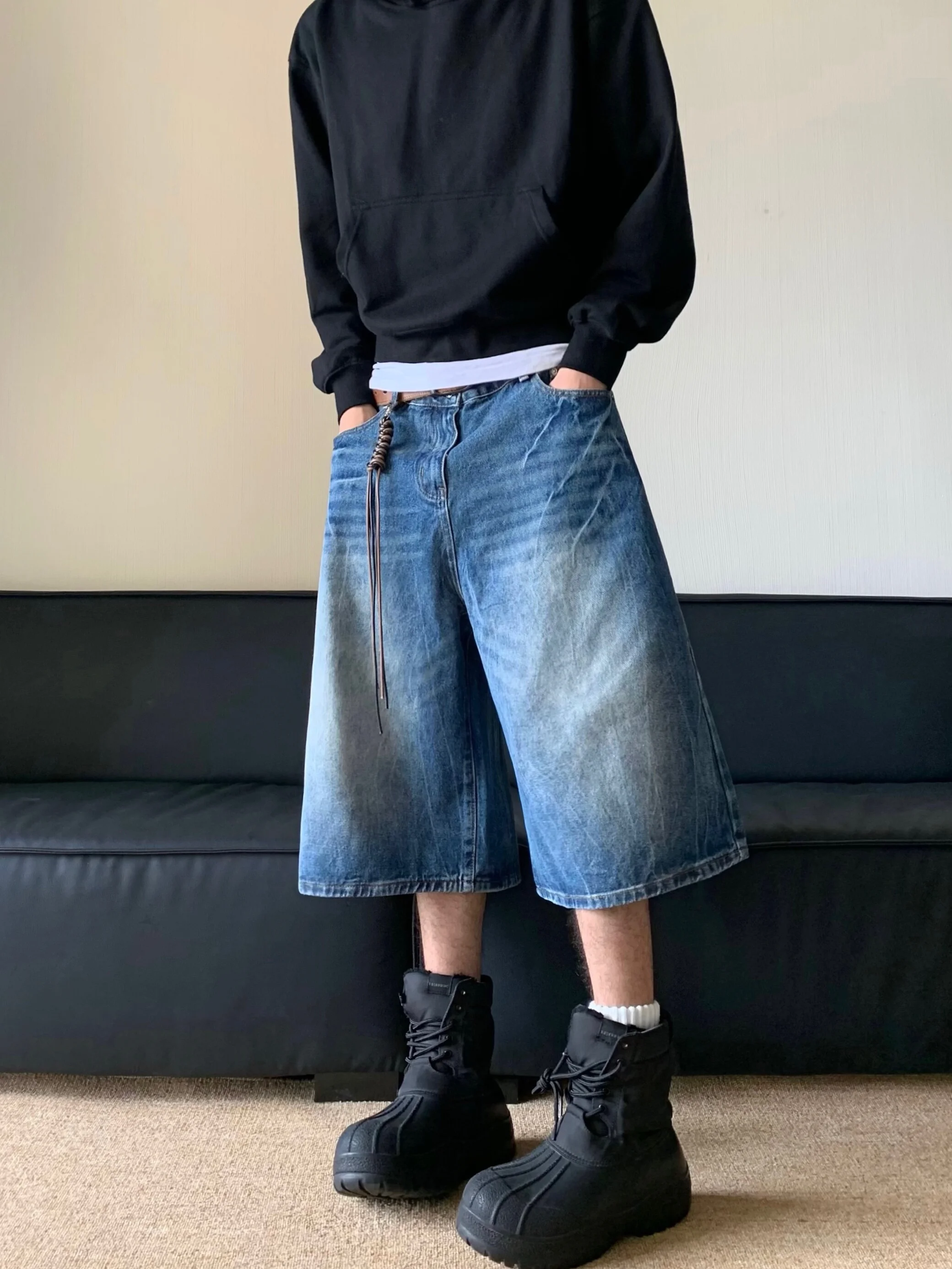 Retro American Washed Jeans Shorts Men's Loose Wide Leg Seven-Foot Casual Straight Cut Jeans Trendy Youth Summer Jeans Shorts
Retro American Washed Jeans Shorts Men's Loose Wide Leg Seven-Foot Casual Straight Cut Jeans Trendy Youth Summer Jeans Shorts