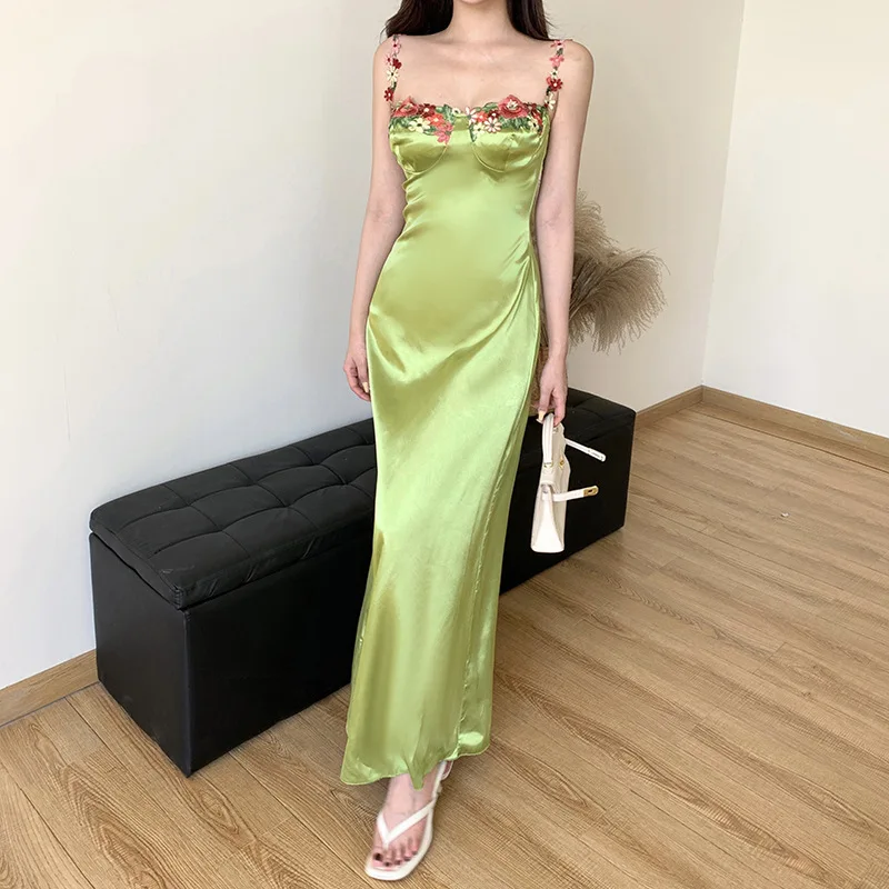 Women's Sweet & Spicy Girl Embroidery Lace Satin Dresses New Summer Pastoral Style Retro High Waist Suspender Dress for Women
Women's Sweet & Spicy Girl Embroidery Lace Satin Dresses New Summer Pastoral Style Retro High Waist Suspender Dress for Women