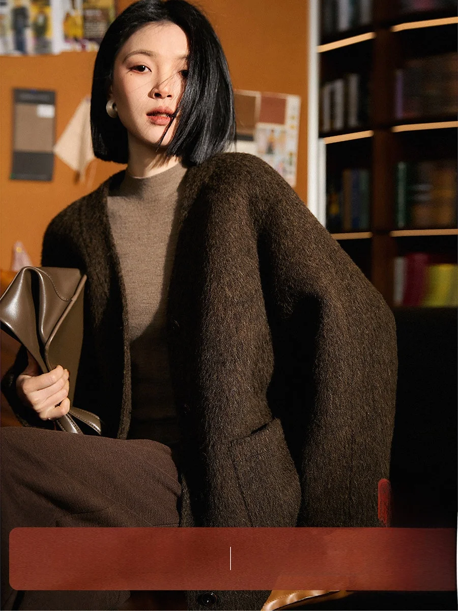 Elegant Double-Faced Woolen Coat Free Series Long V-Neck Double-Faced Wool And Alpaca Coat for Women Straight Cut Silhouette
Elegant Double-Faced Woolen Coat Free Series Long V-Neck Double-Faced Wool And Alpaca Coat for Women Straight Cut Silhouette