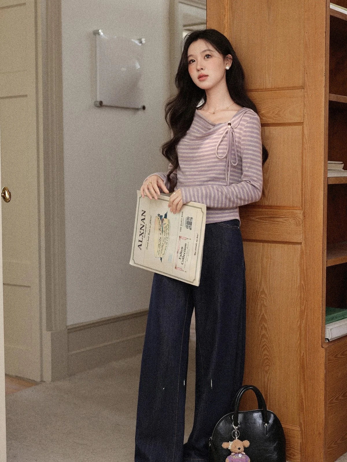 Фиолетовая полосатая футболка с длинными рукавами, женская, на раннюю осень, новый дизайн, асимметричная, повседневная, свободного кроя, с круглым вырезом.
Фиолетовая полосатая футболка с длинными рукавами, женская, на раннюю осень, новый дизайн, асимметричная, повседневная, свободного кроя, с круглым вырезом.