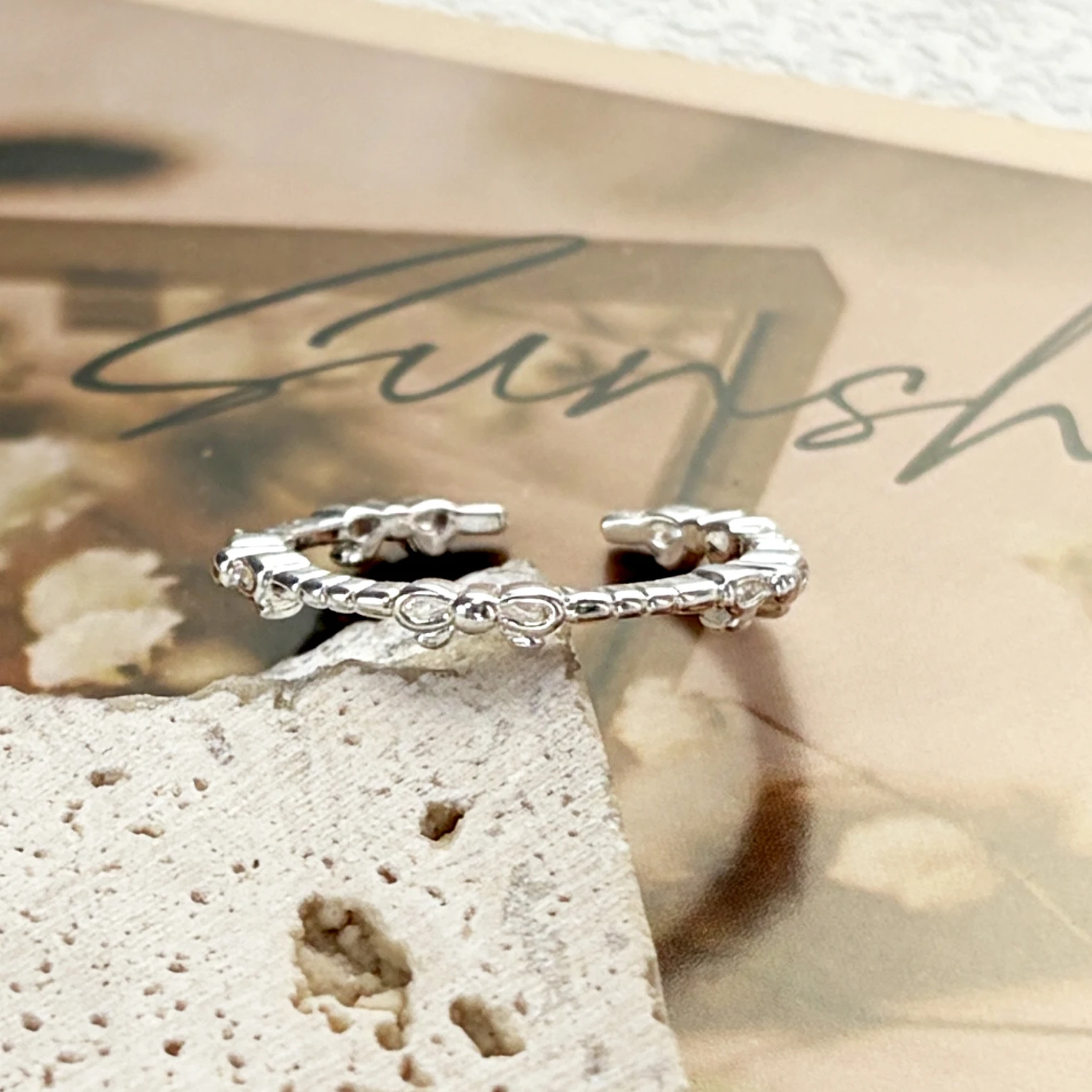 925 Sterling Silver Bowknot Ring For Women Hollow Out Extremely Fine Korean Sweet Romantic Jewelry Gift Dropshipping
925 Sterling Silver Bowknot Ring For Women Hollow Out Extremely Fine Korean Sweet Romantic Jewelry Gift Dropshipping