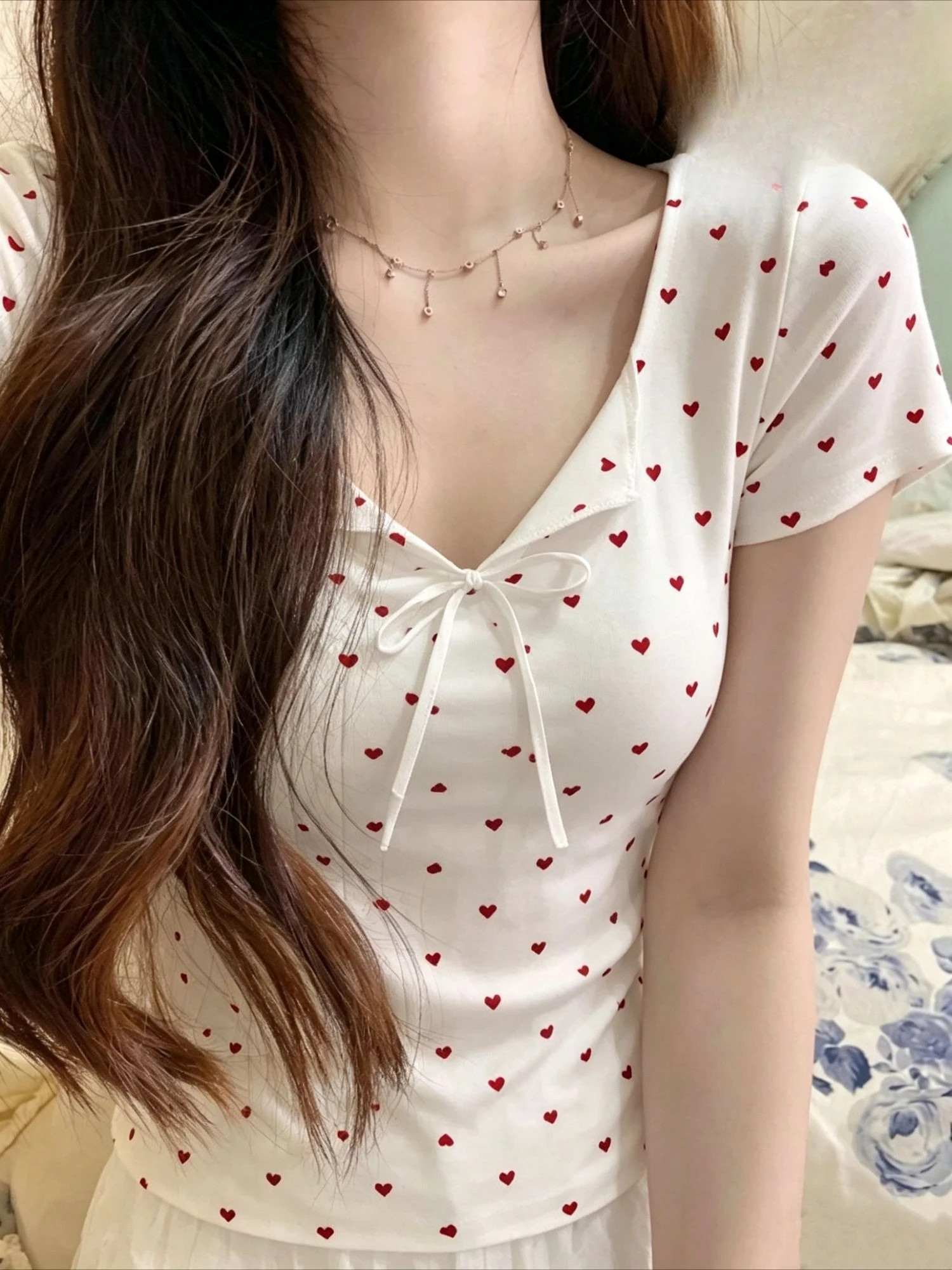 Sweet Heart Print Short Sleeve T-shirt Women Y2K Bow V-neck Crop Top Casual Slim Fit Summer Korean Style Cute White Tee 2026
Sweet Heart Print Short Sleeve T-shirt Women Y2K Bow V-neck Crop Top Casual Slim Fit Summer Korean Style Cute White Tee 2026