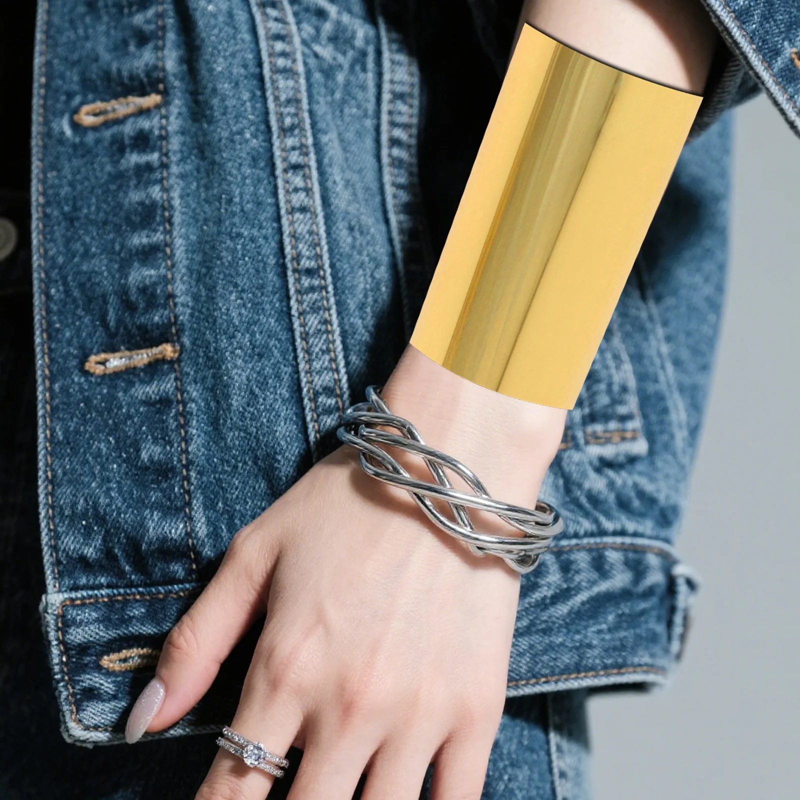 Fashion Golden Metal Armlet Wide Bracelet for Men Women Arm Ring Jewelry Exaggerated Design Strong Wear Resistant Perfect Gift
Fashion Golden Metal Armlet Wide Bracelet for Men Women Arm Ring Jewelry Exaggerated Design Strong Wear Resistant Perfect Gift