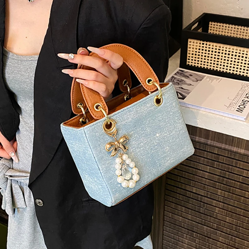 Women's Diamond Denim Clotch Handbag Korean Chic Retro Mini Single Shoulder Crossbody Bags Elegant Luxury Party Square Clutch 
Women's Diamond Denim Clotch Handbag Korean Chic Retro Mini Single Shoulder Crossbody Bags Elegant Luxury Party Square Clutch