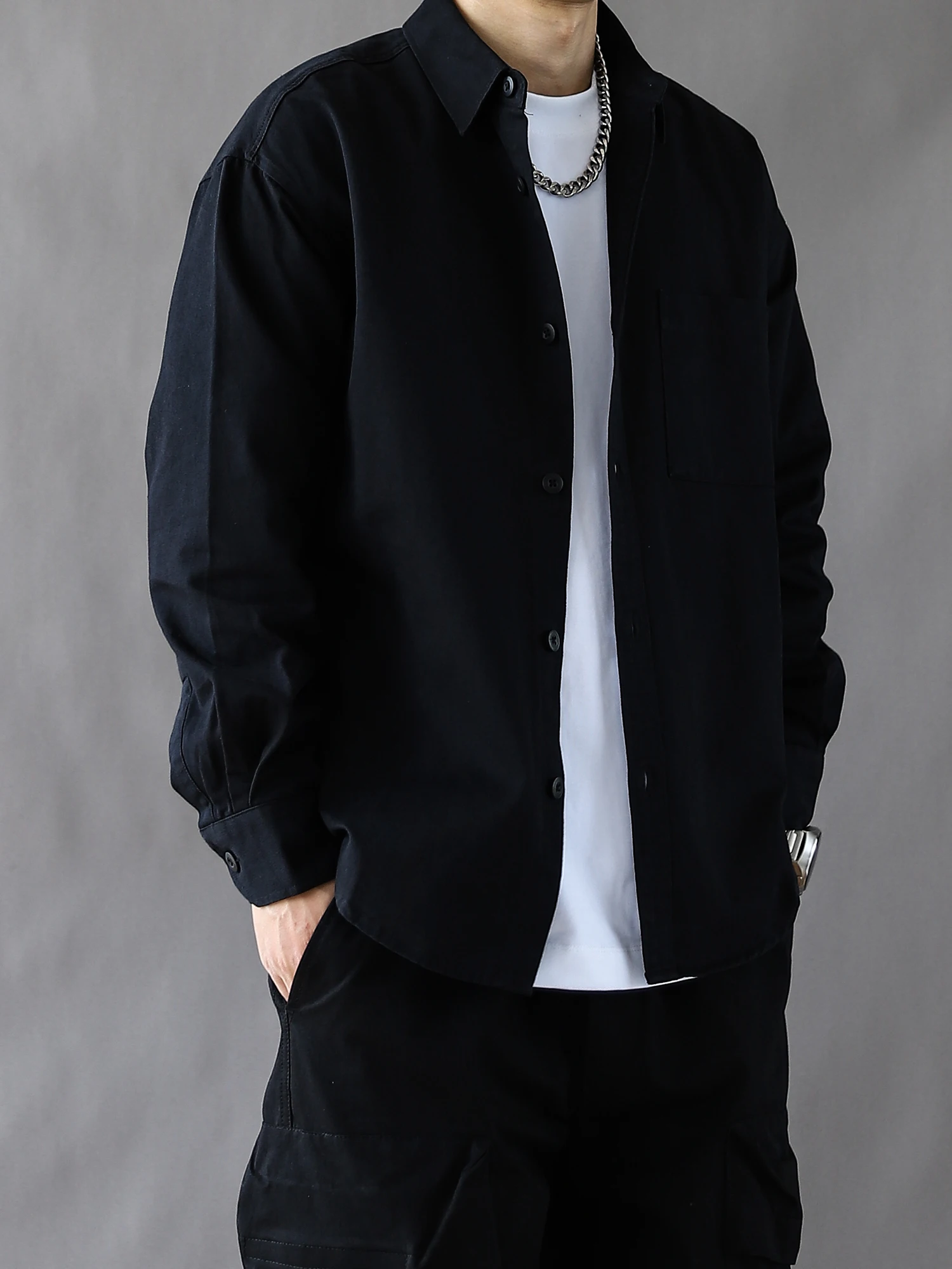 Мужская повседневная рабочая рубашка из американского хлопка с длинным рукавом, черная, универсальная, свободного кроя, простая, осень 2025, стандартный крой
Мужская повседневная рабочая рубашка из американского хлопка с длинным рукавом, черная, универсальная, свободного кроя, простая, осень 2025, стандартный крой