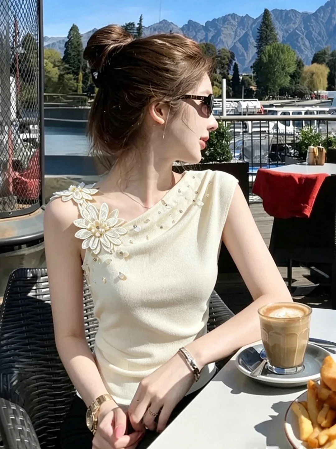 Pure Desire Super Beautiful 3D Flower Shoulder Bared Vest Women Summer Heavy Work Waist Slimming Oblique Collar Sleeveless Top
Pure Desire Super Beautiful 3D Flower Shoulder Bared Vest Women Summer Heavy Work Waist Slimming Oblique Collar Sleeveless Top