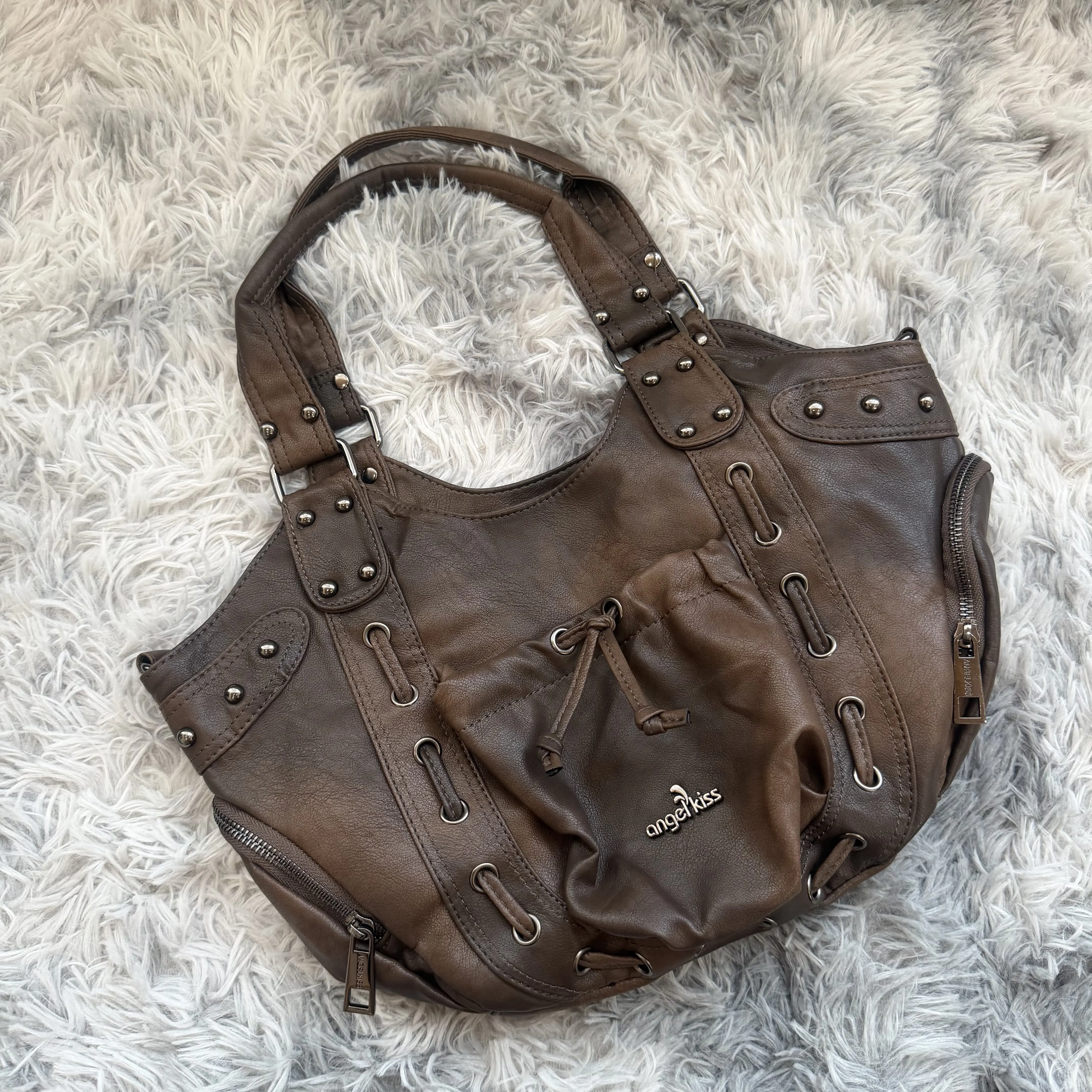 Vintage Y2K Crossbody Bags for Women Повседневная Сумка Studded Biker Bag Single-strap Shoulder Bag Purses and Handbags
Vintage Y2K Crossbody Bags for Women Повседневная Сумка Studded Biker Bag Single-strap Shoulder Bag Purses and Handbags