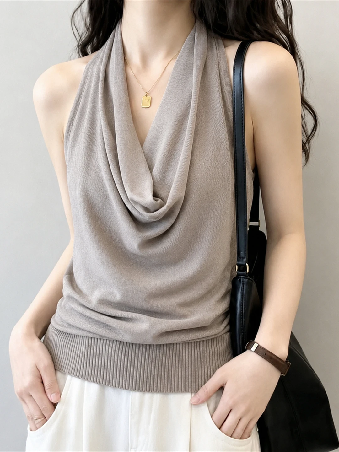 Elegant Neckline Sleeveless Knitted Ice Silk Slimming Top Commute Style Summer Fashion Women's Fashion Poetic Lin Brand
Elegant Neckline Sleeveless Knitted Ice Silk Slimming Top Commute Style Summer Fashion Women's Fashion Poetic Lin Brand