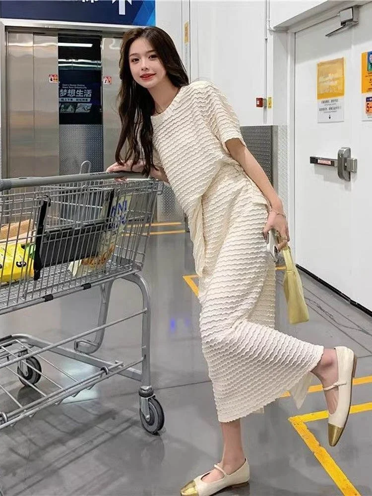plus Size Casual Loose Summer Outfit Two Piece Set High Waist A-Line Skirt And T-Shirt Comfortable Lazy Style Fashion for Women
plus Size Casual Loose Summer Outfit Two Piece Set High Waist A-Line Skirt And T-Shirt Comfortable Lazy Style Fashion for Women
