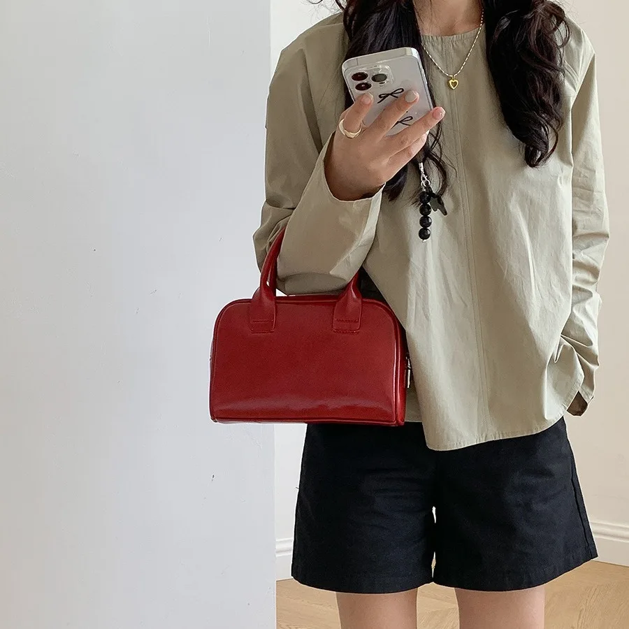 Korean Bag for Women's Commuting to Work, Small Handheld Bag with Advanced Sense, Small Crowd PU Styled Phone Bag
Korean Bag for Women's Commuting to Work, Small Handheld Bag with Advanced Sense, Small Crowd PU Styled Phone Bag