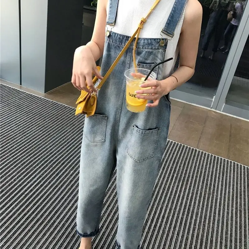 Korean Sle Women's Overall Jeans High Waist Nine Points Loose Strap College Sle Trendy Long Pants
Korean Sle Women's Overall Jeans High Waist Nine Points Loose Strap College Sle Trendy Long Pants