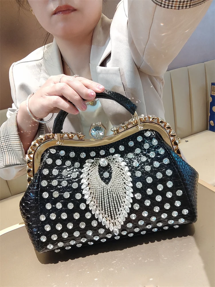 Luxury Leather Handbag Women's Large Capaci Single oulder Crossbody Diamond Embedded Faionable ell Bag Casual Sle
Luxury Leather Handbag Women's Large Capaci Single oulder Crossbody Diamond Embedded Faionable ell Bag Casual Sle