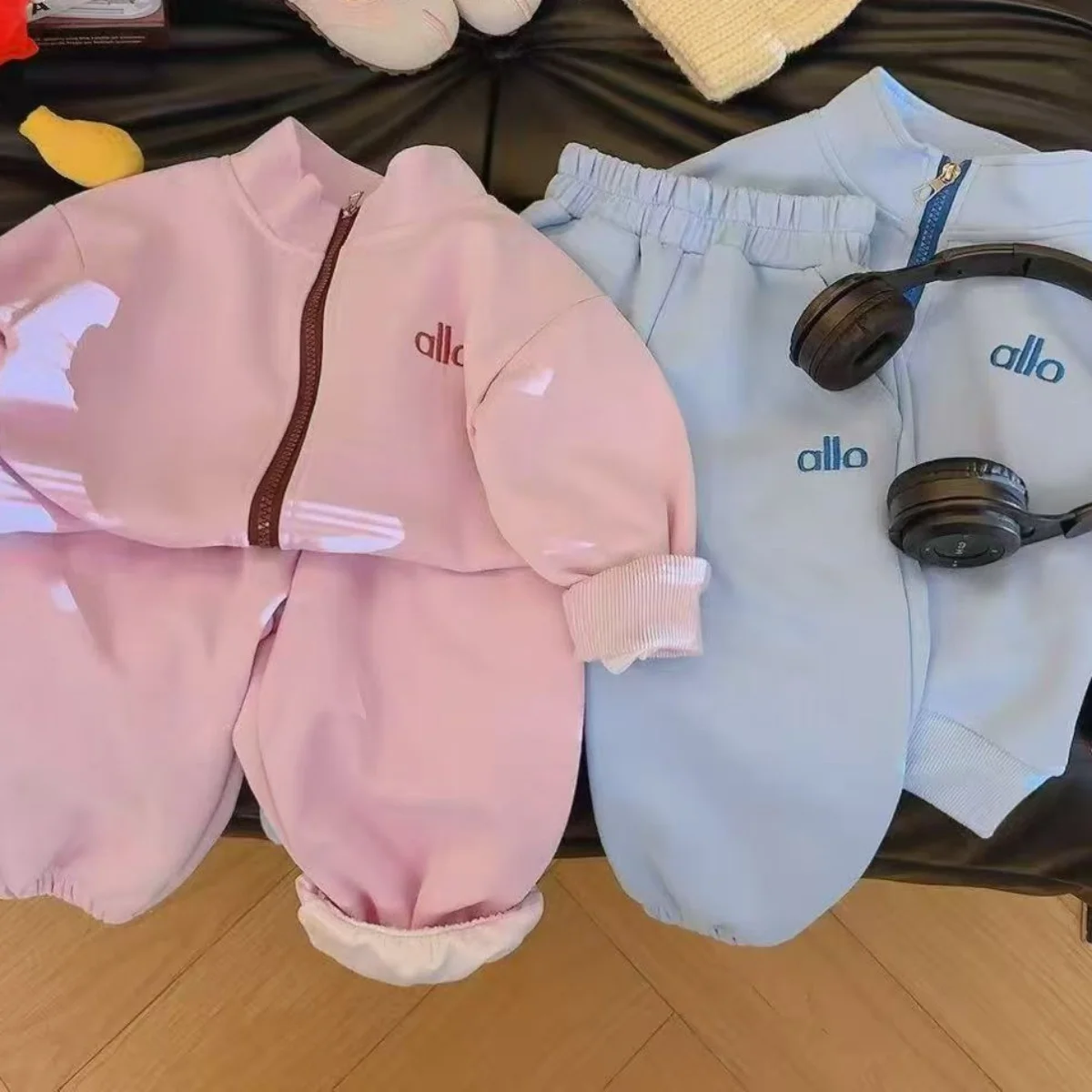 Long Sleeved Set Fashionable Casual Versatile Trendy Suitable For Both Boys And Girls Embroidered And Popular Joodie 2-piece Set
Long Sleeved Set Fashionable Casual Versatile Trendy Suitable For Both Boys And Girls Embroidered And Popular Joodie 2-piece Set