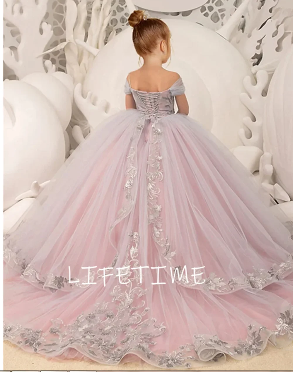 Flower Girl Dresses For Wedding Princess Appliques Ball Gown Tiered Luxury Kids Birthday Party Gown
Flower Girl Dresses For Wedding Princess Appliques Ball Gown Tiered Luxury Kids Birthday Party Gown