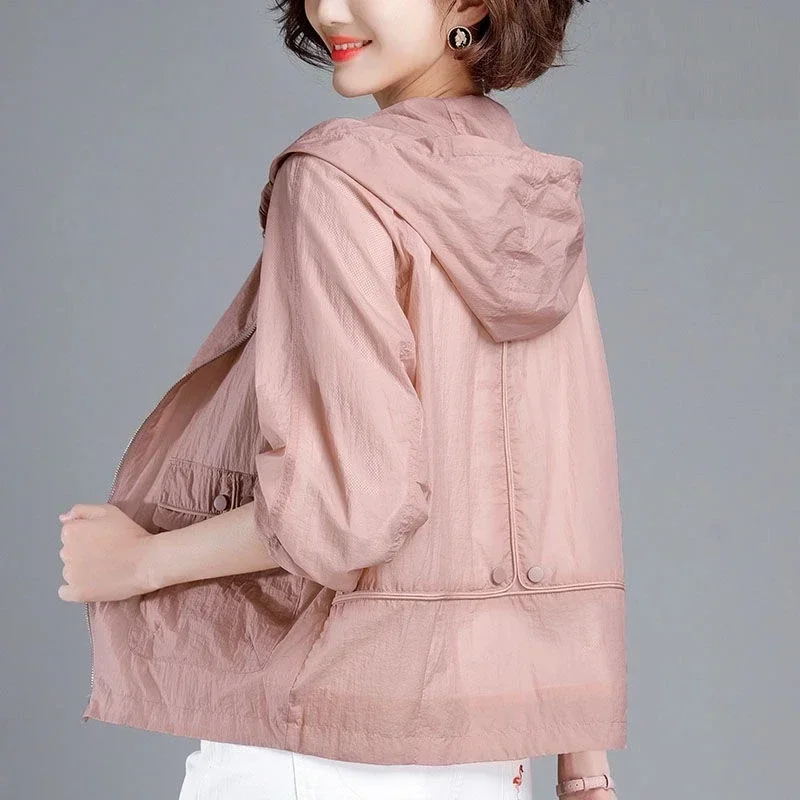 Pop Pop 2025 New Summer Jacket Women Hooded Sun Protection Clothing Fashion Casual Zipper Thin Windbreaker Coat Size M-5XL
Pop Pop 2025 New Summer Jacket Women Hooded Sun Protection Clothing Fashion Casual Zipper Thin Windbreaker Coat Size M-5XL