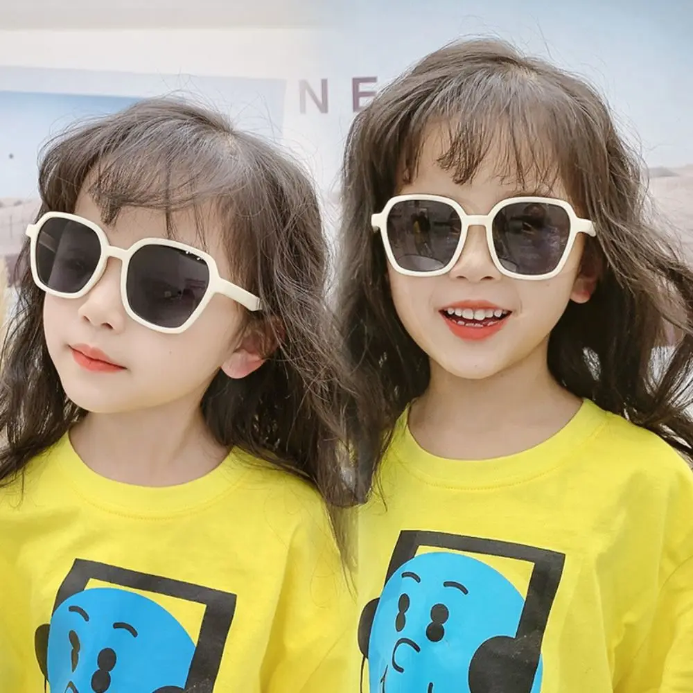 Lovely UV400 Retro Sunglasses Shades Trend Sunglasses for Women Eyeglasses for Men & Women
Lovely UV400 Retro Sunglasses Shades Trend Sunglasses for Women Eyeglasses for Men & Women