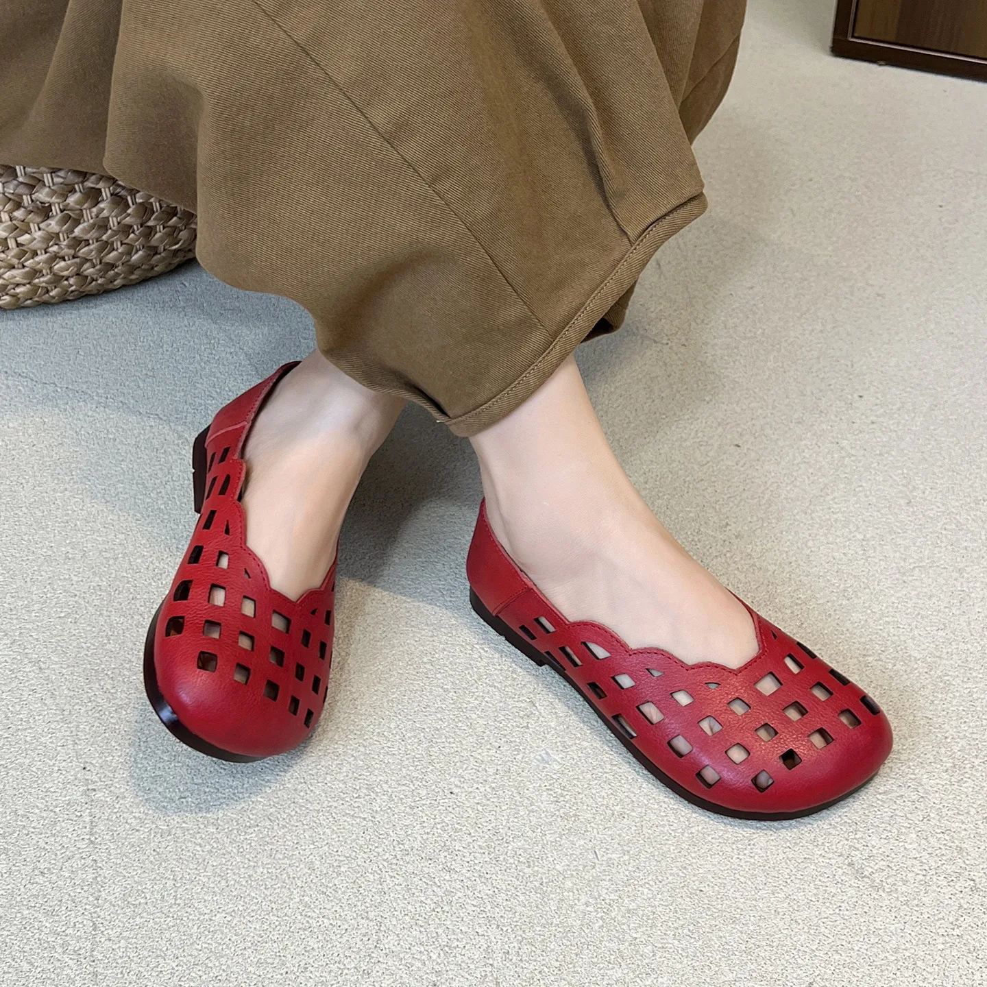 Birkuir Slip On Hollow Out Shoes For Women Low Heel Flats Soft Soles Genuine Leather 2026 Round Toe Casual Ladies Loafers Shoes
Birkuir Slip On Hollow Out Shoes For Women Low Heel Flats Soft Soles Genuine Leather 2026 Round Toe Casual Ladies Loafers Shoes