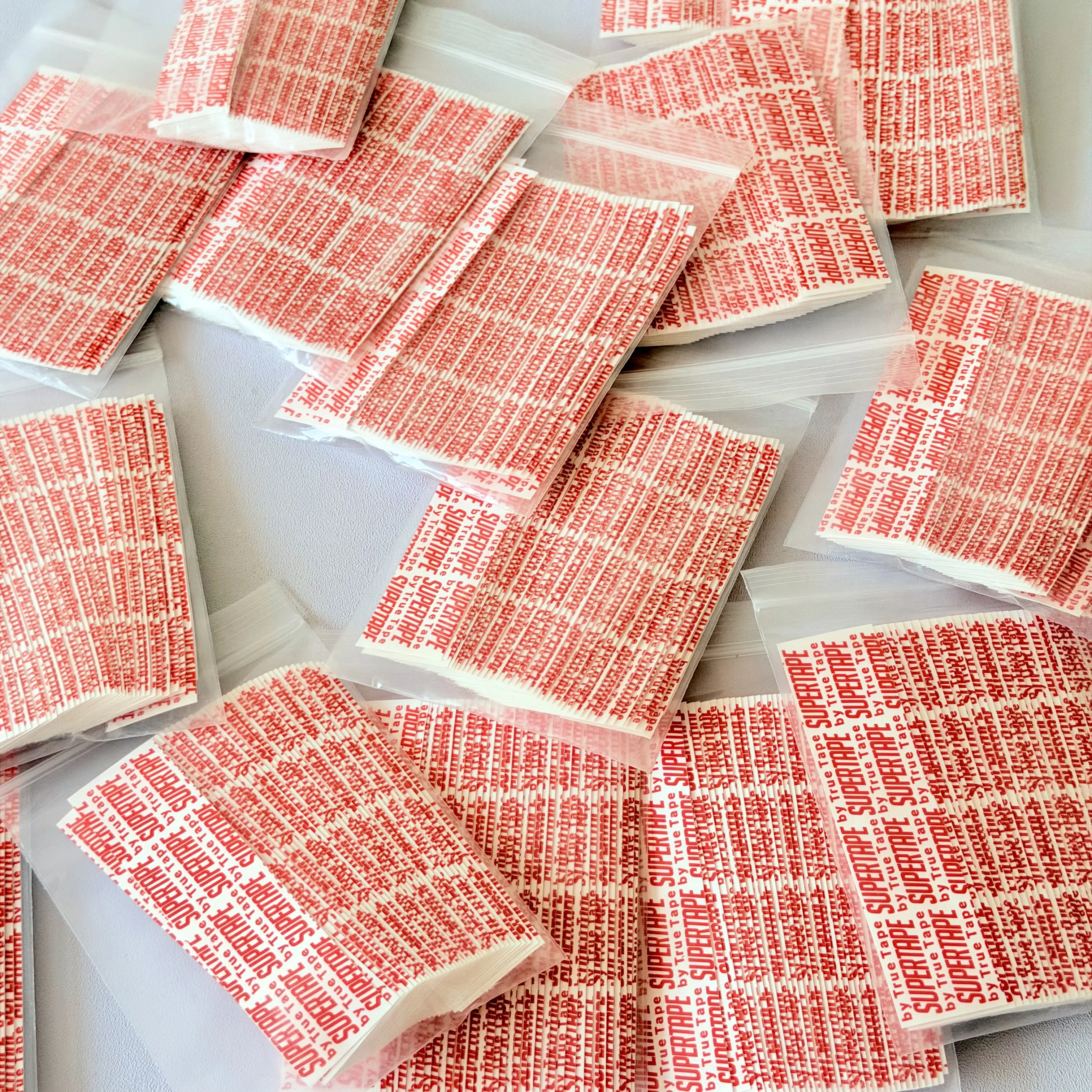 36Pcs /72Pcs Supertape Waterproof Double Sided Adhesive Tape for Lace Wig Toupee Hairpiece
36Pcs /72Pcs Supertape Waterproof Double Sided Adhesive Tape for Lace Wig Toupee Hairpiece