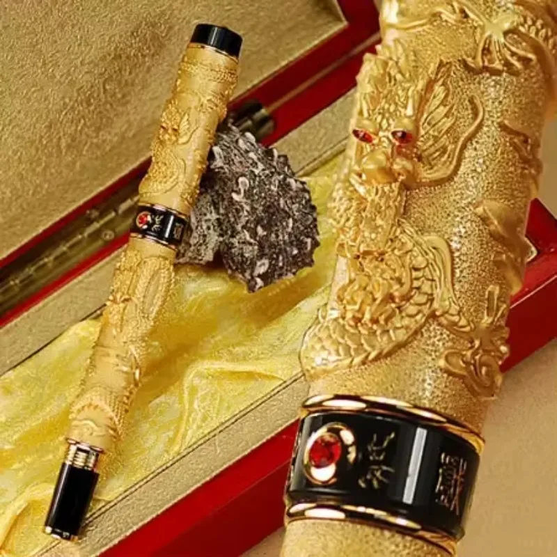 Перьевая ручка JINHAO с золотым пером B «Две драконы играют с жемчугом» с резным рисунком
Перьевая ручка JINHAO с золотым пером B «Две драконы играют с жемчугом» с резным рисунком