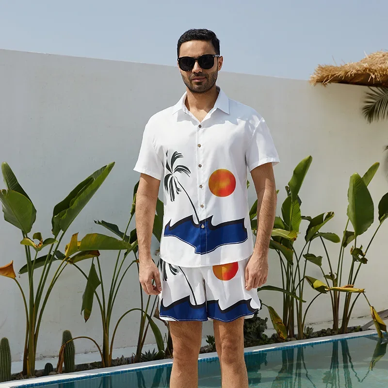 Американские европейские новые модные мужские повседневные модные комплекты из 2 предметов с принтом, рубашки с отложным воротником и короткими рукавами, шорты до колена
Американские европейские новые модные мужские повседневные модные комплекты из 2 предметов с принтом, рубашки с отложным воротником и короткими рукавами, шорты до колена