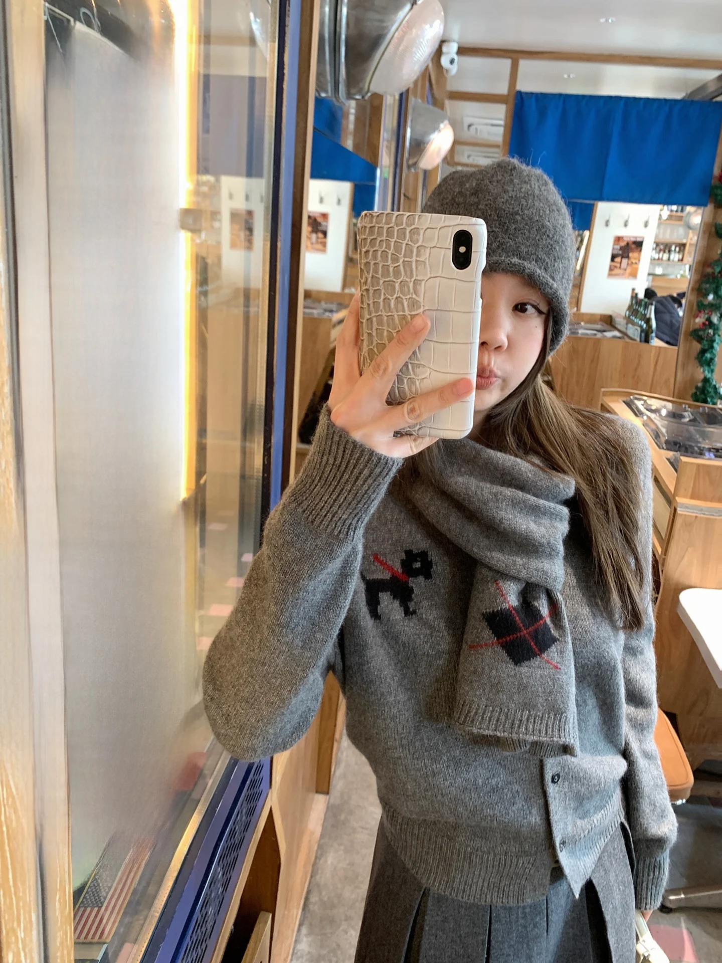 Синий облегающий зимний трикотажный кардиган с пуговицами на груди и узором в виде собаки для женщин, простой, стильный, длинный...
Синий облегающий зимний трикотажный кардиган с пуговицами на груди и узором в виде собаки для женщин, простой, стильный, длинный...