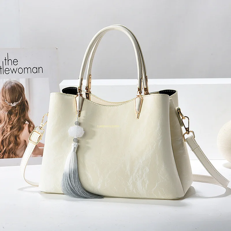2025 Women's Trapeze Crossbody Bag Retro Print PU Leather Shoulder Bag with Gold Metal Accents
2025 Women's Trapeze Crossbody Bag Retro Print PU Leather Shoulder Bag with Gold Metal Accents
