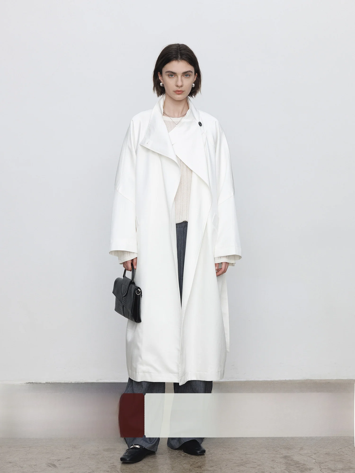 Elegant White Long Ladies' Windbreaker Spring 2026 British Style Stand Collar Coat Cotton Blend Loose Fit Fashionable Outerwear
Elegant White Long Ladies' Windbreaker Spring 2026 British Style Stand Collar Coat Cotton Blend Loose Fit Fashionable Outerwear