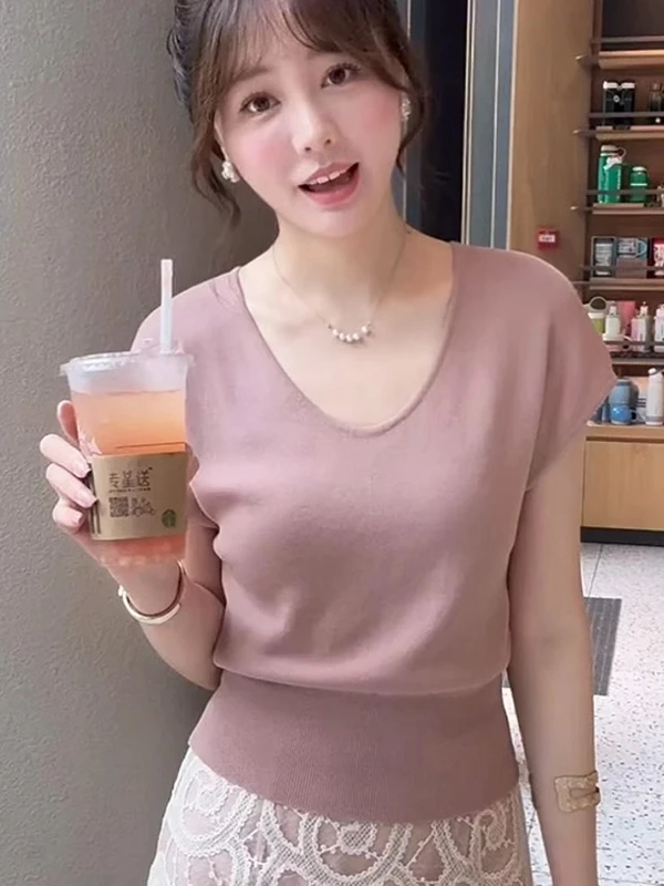 Ele V-Ne Knitted ort Sve T-irt Women Summer 2025 New Korean Sle Faion Slim Fit Ice Silk Top
Ele V-Ne Knitted ort Sve T-irt Women Summer 2025 New Korean Sle Faion Slim Fit Ice Silk Top