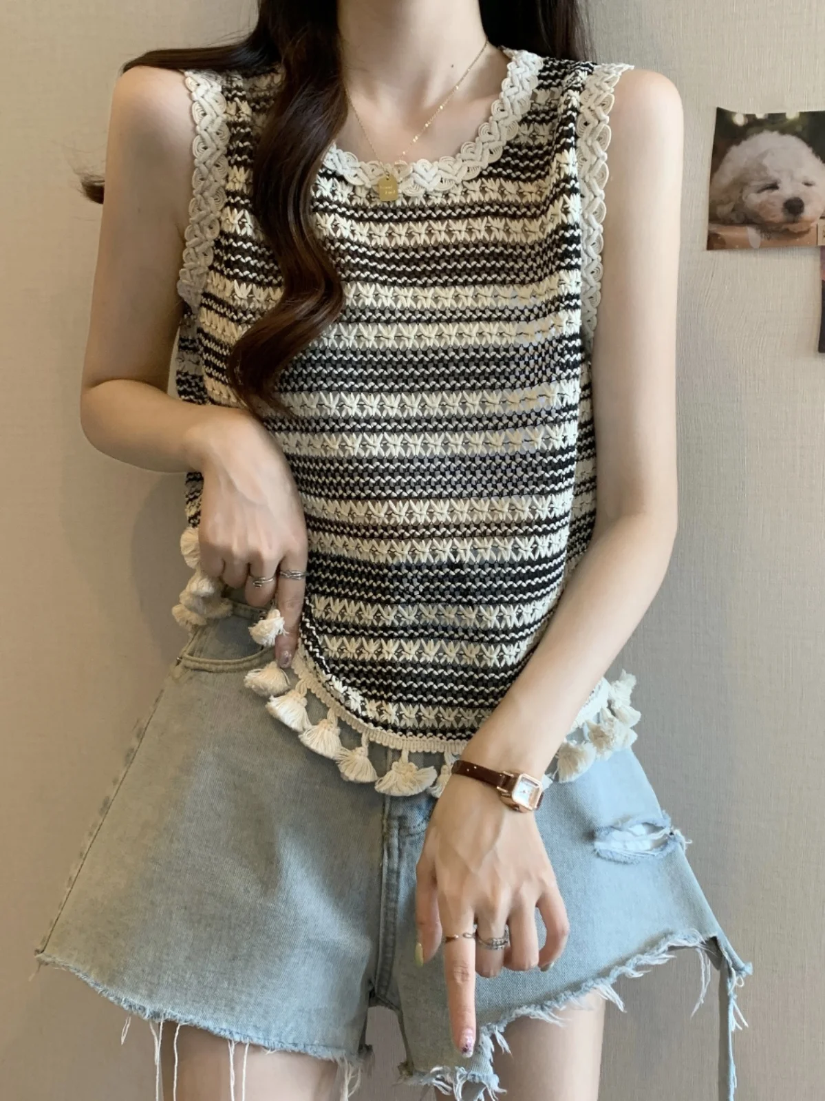 Summer Sleeveless Strap Vest Women's Outerwear Large Size Flounce Design Slimming Short Shirt Beautiful Tassel Trim Top
Summer Sleeveless Strap Vest Women's Outerwear Large Size Flounce Design Slimming Short Shirt Beautiful Tassel Trim Top