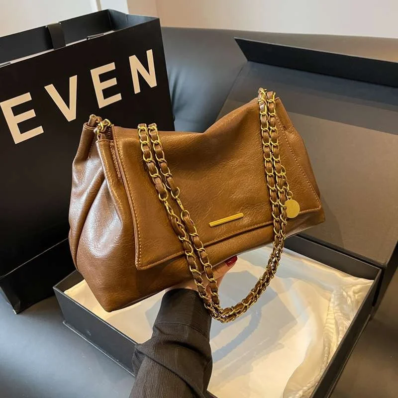 Retro Large Capacity Underarm Tote Bag Women's Bag 2023 New Autumn Winter Simple Chain Single Shoulder Slant Cross Bag
Retro Large Capacity Underarm Tote Bag Women's Bag 2023 New Autumn Winter Simple Chain Single Shoulder Slant Cross Bag
