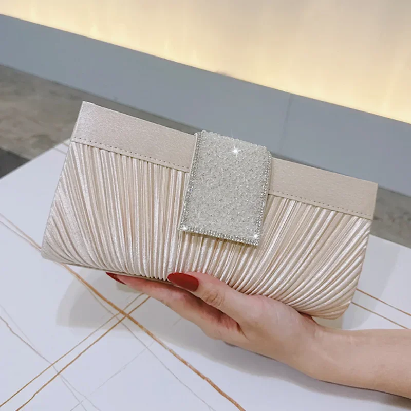 Classic Simple Pleated Handbag For Women Fashion Beige Personality Chain Shoulder Bag Crossbody Wedding Party Evening Bag Clutch
Classic Simple Pleated Handbag For Women Fashion Beige Personality Chain Shoulder Bag Crossbody Wedding Party Evening Bag Clutch