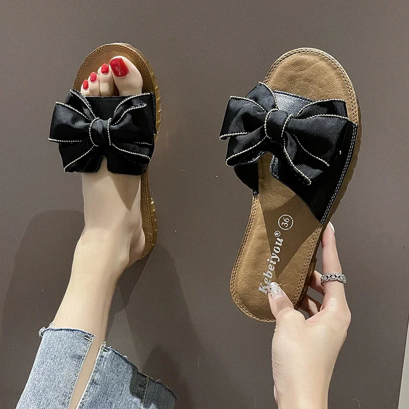 Female Shoes Genuine Leather Slippers Women Summer Luxury Slides Butterfly-Knot 2025 Flat Designer Butterfly-knot Fashion
Female Shoes Genuine Leather Slippers Women Summer Luxury Slides Butterfly-Knot 2025 Flat Designer Butterfly-knot Fashion