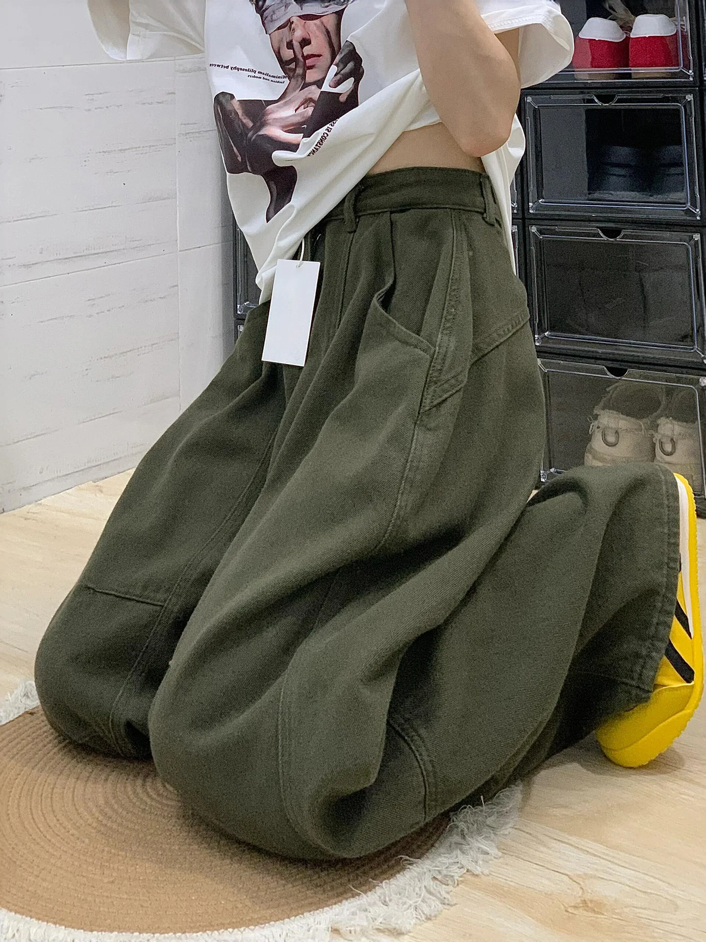 American High Street Retro Military Green Knife Work Pants Loose Casual Slimming Wide Leg Jeans for Men And Women
American High Street Retro Military Green Knife Work Pants Loose Casual Slimming Wide Leg Jeans for Men And Women