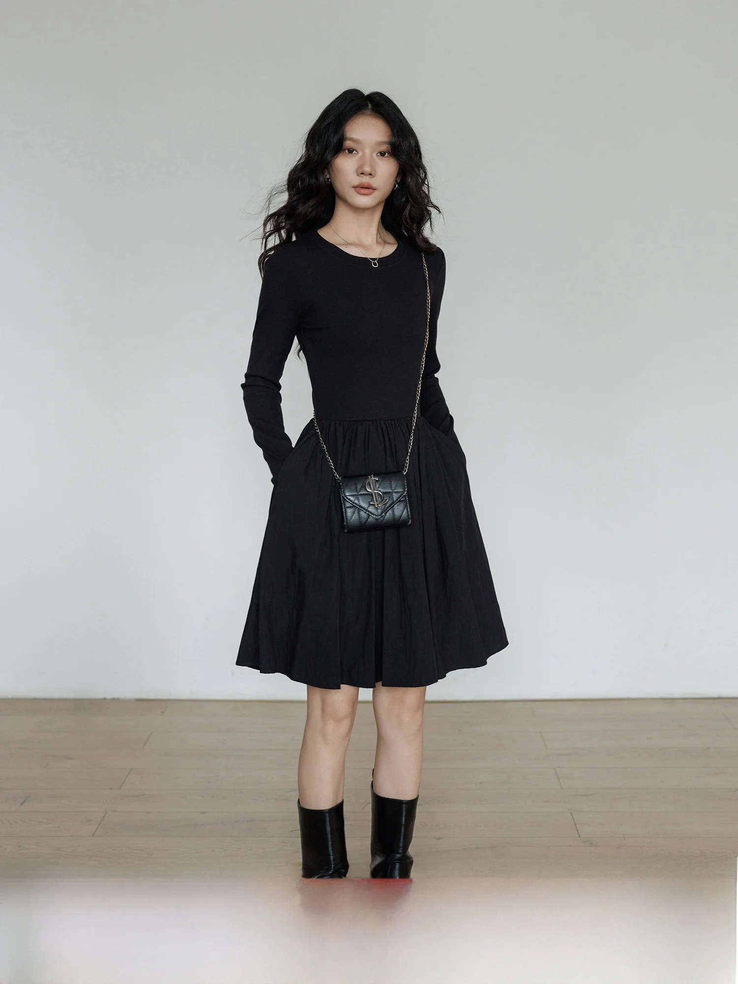 Vastand Spring round Neck Long Sleeve Knitted Dress Women's New 2026 Casual High Waist A-Line Skirt City Commuting
Vastand Spring round Neck Long Sleeve Knitted Dress Women's New 2026 Casual High Waist A-Line Skirt City Commuting