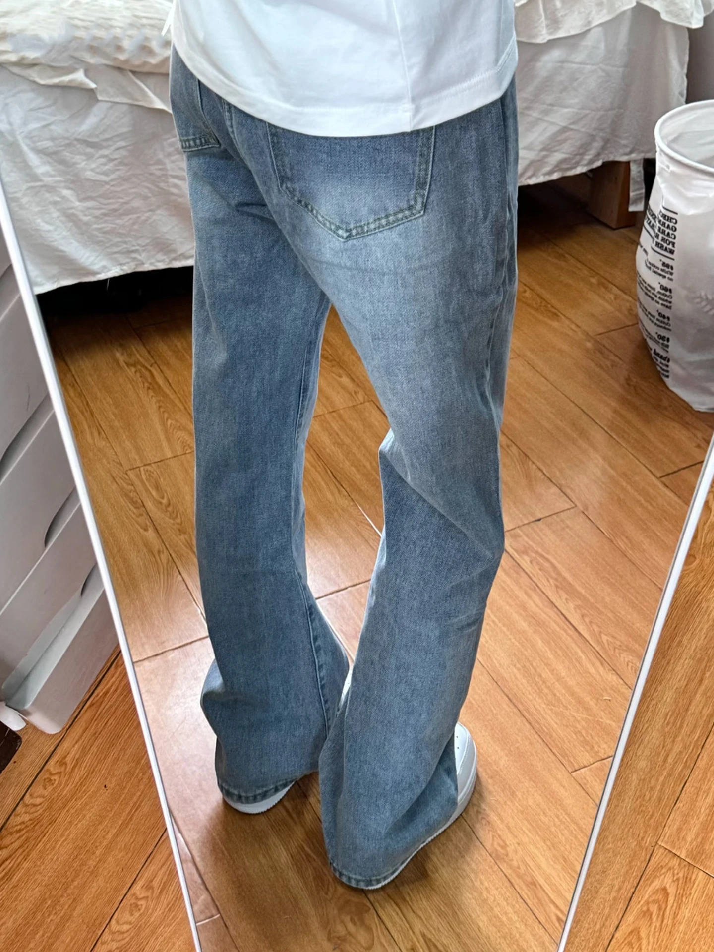 Slim Fit Straight Leg Jeans Men's Light Blue Washed American High Street Vibe Elastic Micro Flared Knife Trousers
Slim Fit Straight Leg Jeans Men's Light Blue Washed American High Street Vibe Elastic Micro Flared Knife Trousers