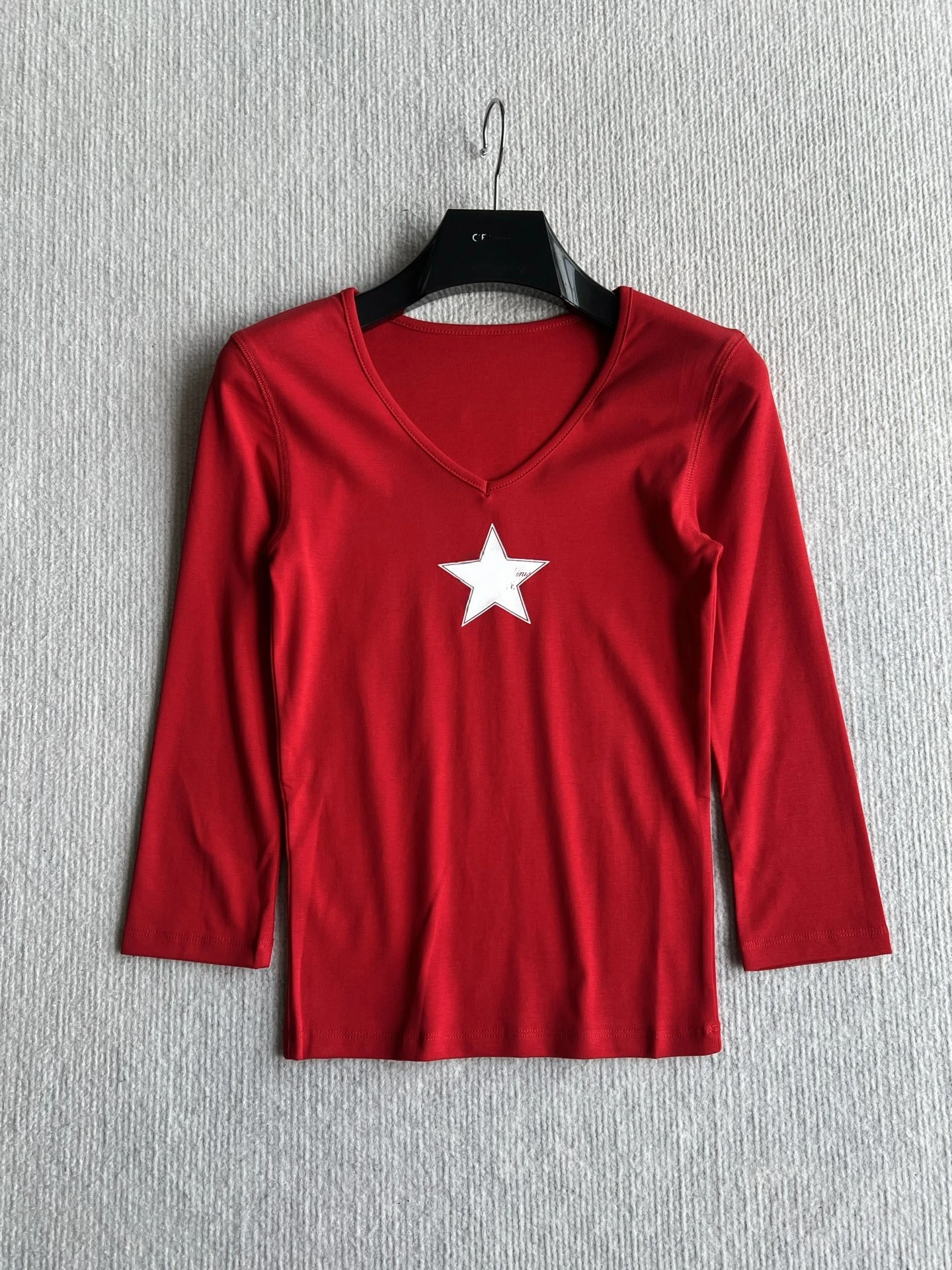 Slim Fit Red T-Shirt V-Neck Print Casual Style Short Sleeve Seven-Pointed Star Lettering Fashionable New Arrival for Women
Slim Fit Red T-Shirt V-Neck Print Casual Style Short Sleeve Seven-Pointed Star Lettering Fashionable New Arrival for Women