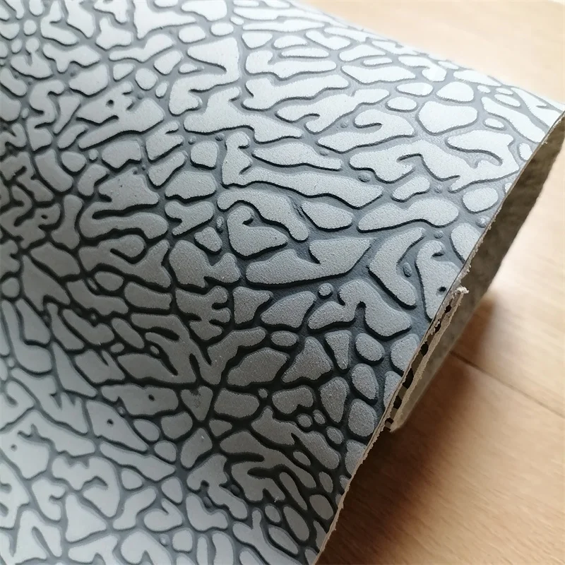 1.5mm White.Grey Brain-Embossed Cowhide. Top Grain Leather. Genuine Leather Material. For Handmade DIY Bags. Full Sheet Cutting.
1.5mm White.Grey Brain-Embossed Cowhide. Top Grain Leather. Genuine Leather Material. For Handmade DIY Bags. Full Sheet Cutting.