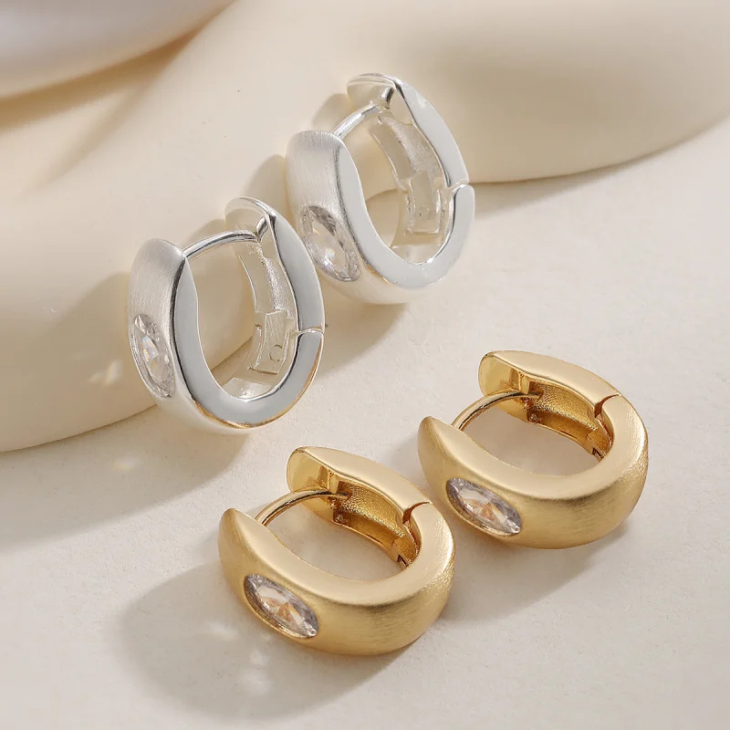 European and American Simple Luxury Copper Plated 18K Gold Zircon U-Shaped Earrings for Women, Niche Versatile Ear Jewelry
European and American Simple Luxury Copper Plated 18K Gold Zircon U-Shaped Earrings for Women, Niche Versatile Ear Jewelry