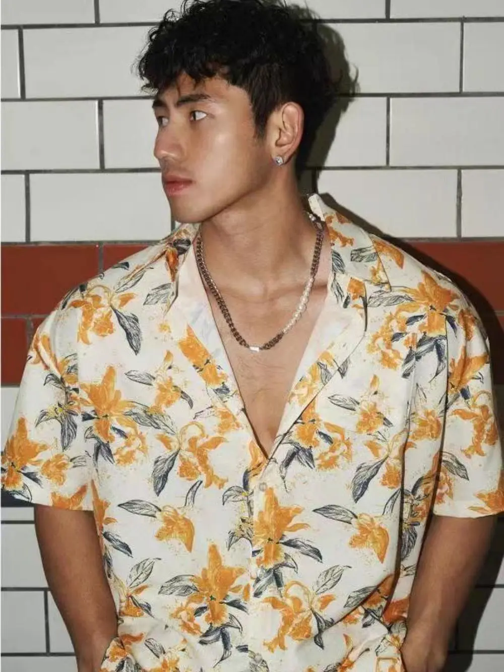 VIYA New Summer Man's Neutral Loose Breathable Vintage flowres Pattern Hawaiian Shirt leisure Time T-shirt Men's Fashion Top
VIYA New Summer Man's Neutral Loose Breathable Vintage flowres Pattern Hawaiian Shirt leisure Time T-shirt Men's Fashion Top