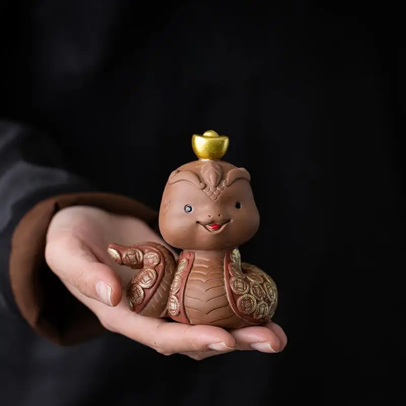 Zisha Yuanbao маленькая змея, чай, украшения для домашних животных, бутик, милый милый питомец, украшение для гостиной, дома, год змеи, поделки, подарки
Zisha Yuanbao маленькая змея, чай, украшения для домашних животных, бутик, милый милый питомец, украшение для гостиной, дома, год змеи, поделки, подарки