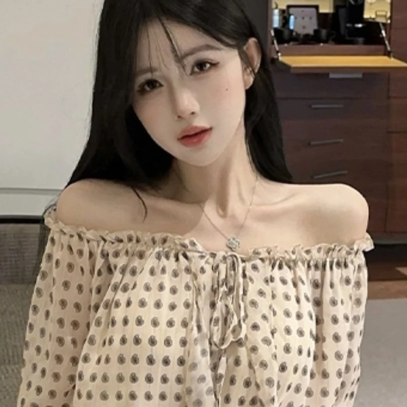 French Style One Shoulder Polka Dot Long Sleeve Chiffon Shirt Women's Early Autumn Design Lace Shirt Fashionable And Elegant Top
French Style One Shoulder Polka Dot Long Sleeve Chiffon Shirt Women's Early Autumn Design Lace Shirt Fashionable And Elegant Top