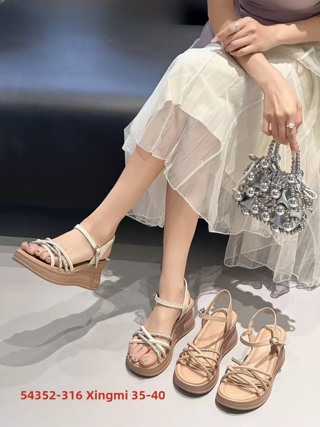 Gotti 2025 Новые женские комфортные сандалии из натуральной кожи в римском стиле на тонком каблуке для улицы и пляжа с ремешками и открытым носком
Gotti 2025 Новые женские комфортные сандалии из натуральной кожи в римском стиле на тонком каблуке для улицы и пляжа с ремешками и открытым носком