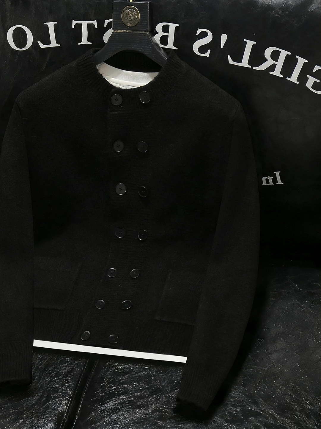 Мужской вязаный свитер на двух пуговицах, повседневный, для отдыха, с длинным рукавом, круглым вырезом, пуловер, трикотаж, осень-зима, новый, стильный, ленивый стиль
Мужской вязаный свитер на двух пуговицах, повседневный, для отдыха, с длинным рукавом, круглым вырезом, пуловер, трикотаж, осень-зима, новый, стильный, ленивый стиль