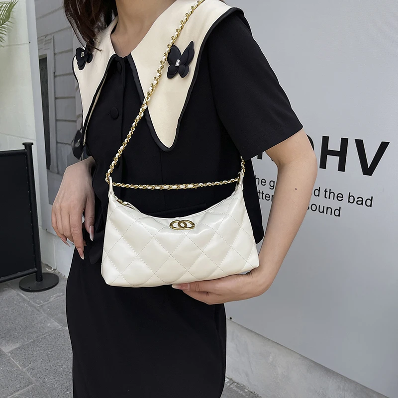 Новая сумка через плечо из искусственной кожи с ремешком на цепочке, роскошная повседневная модная сумка, элегантный дизайн, женская сумка через плечо на молнии
Новая сумка через плечо из искусственной кожи с ремешком на цепочке, роскошная повседневная модная сумка, элегантный дизайн, женская сумка через плечо на молнии